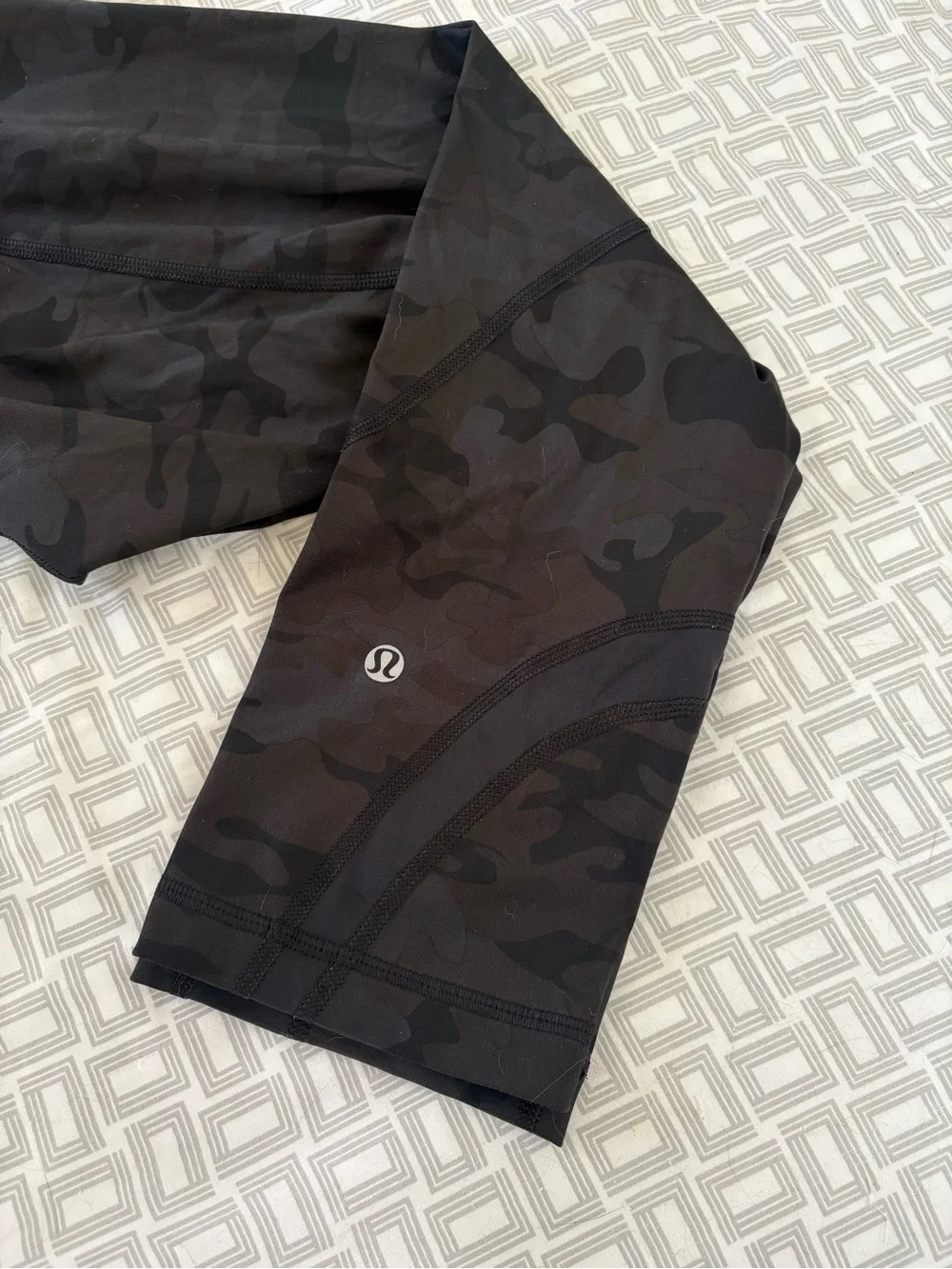 lululemon athletica Black Camo Leggings - Picture 2 of 4